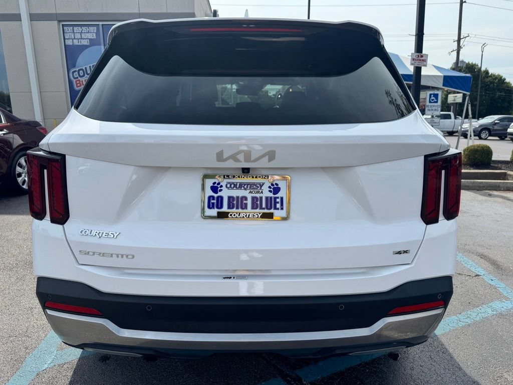 Used 2024 Kia Sorento S w/ Panoramic Sunroof Package AWD/4WD image 4