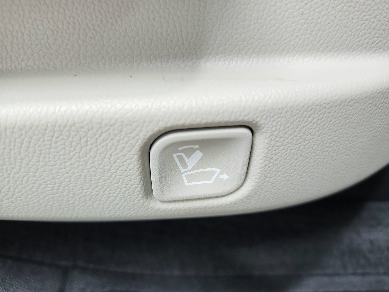 Used 2025 Kia Sorento S w/ Panoramic Sunroof Package FWD image 48