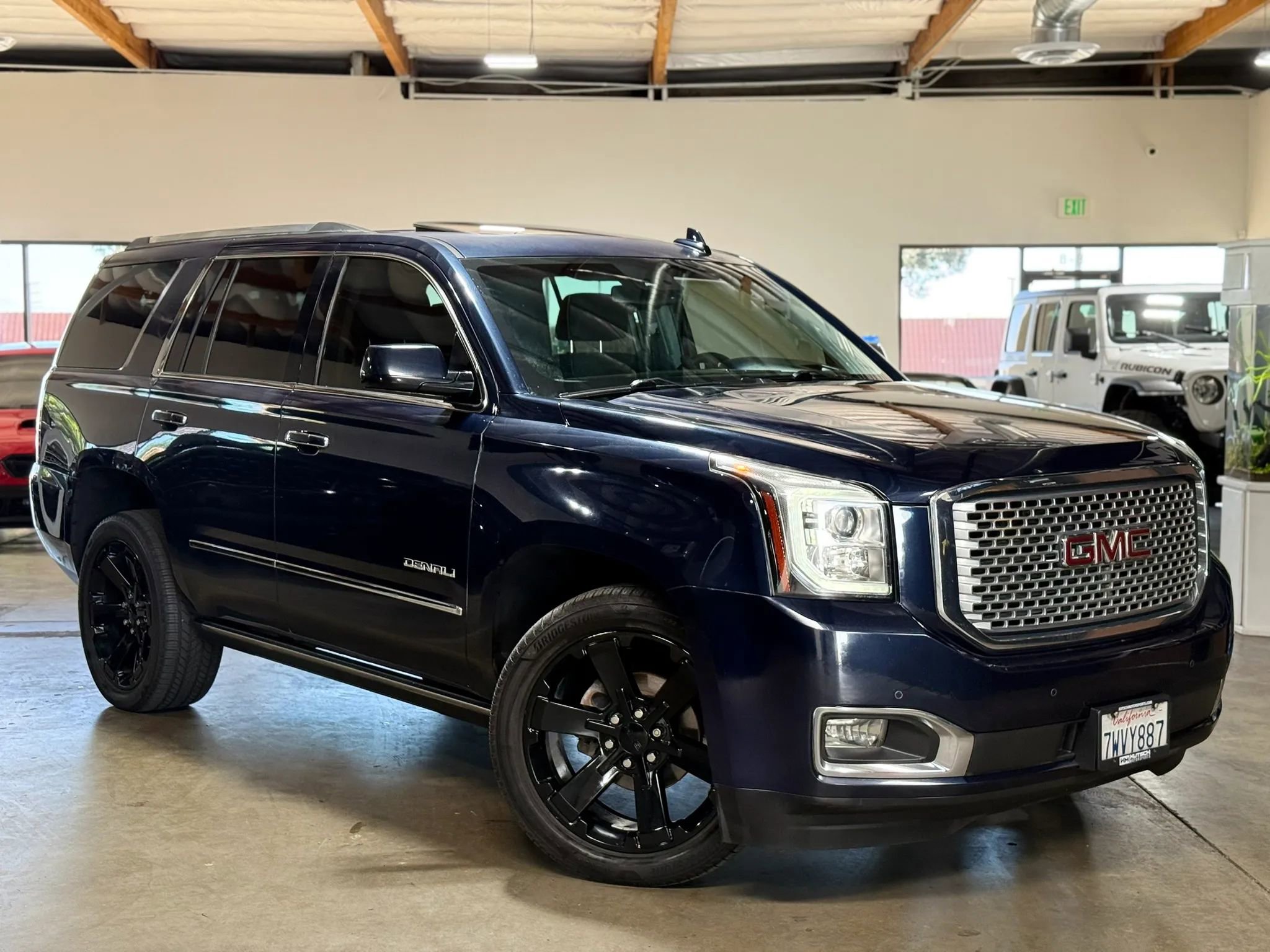 Used 2017 GMC Yukon Denali w/ Open Road Package image 1