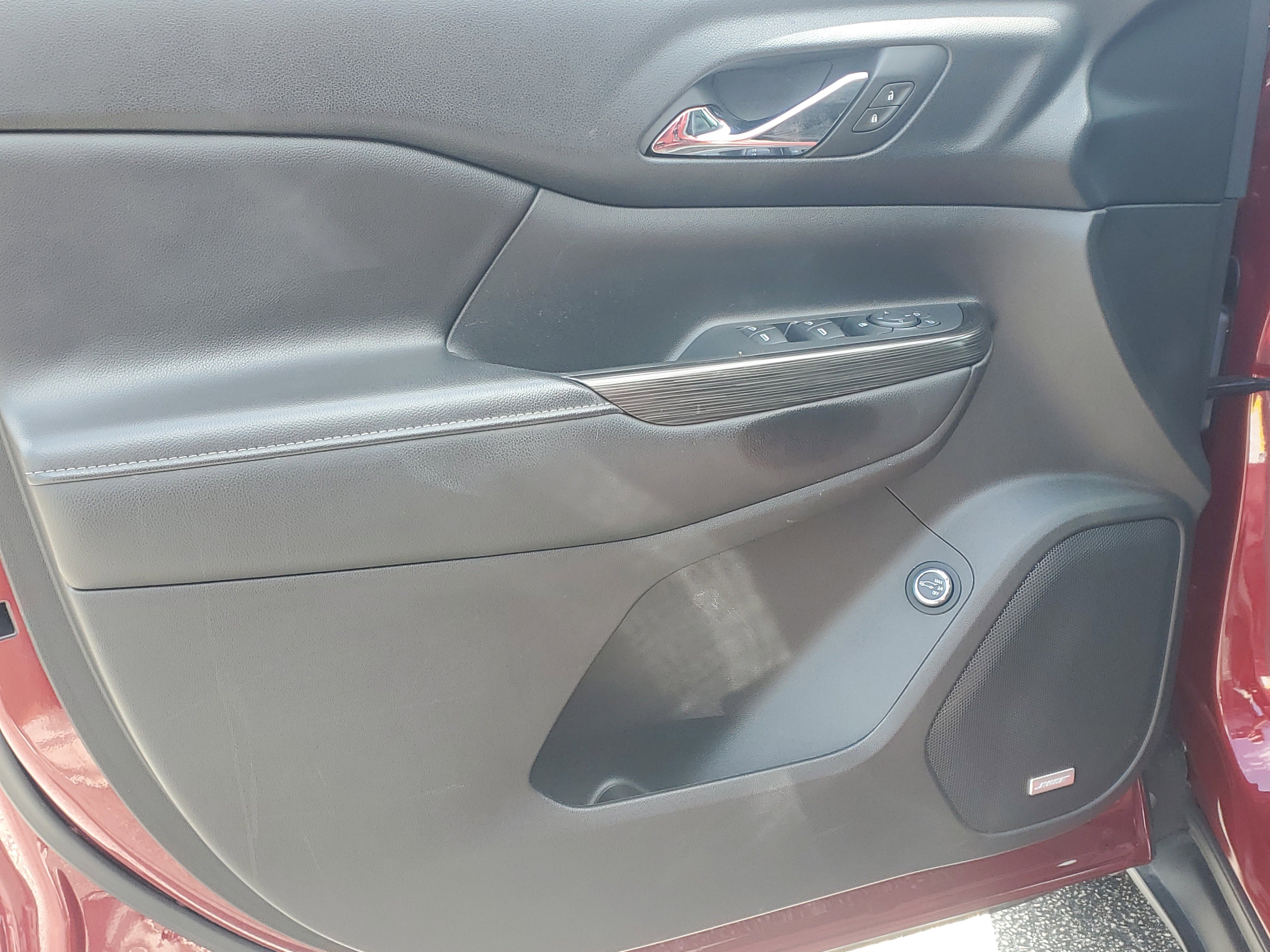 Used 2018 GMC Acadia SLT w/ LPO, Floor Liner Package image 23