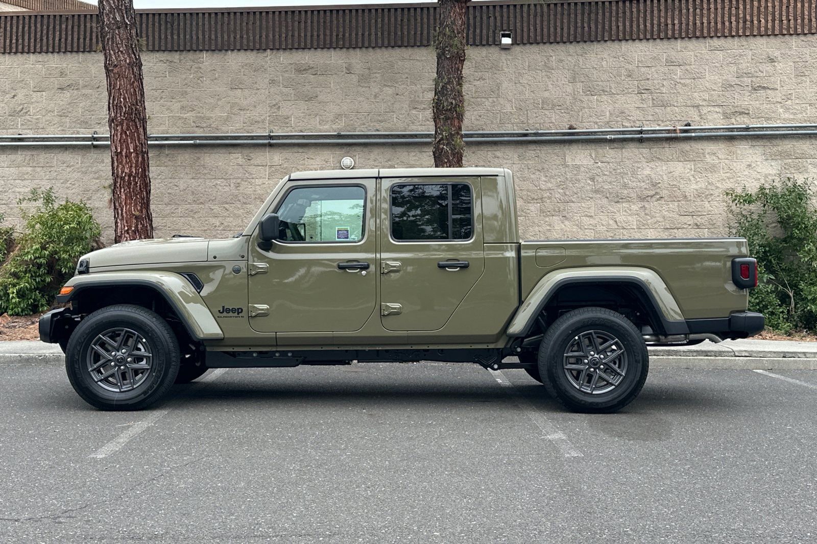 New 2026 Jeep Gladiator Sport AWD/4WD image 6