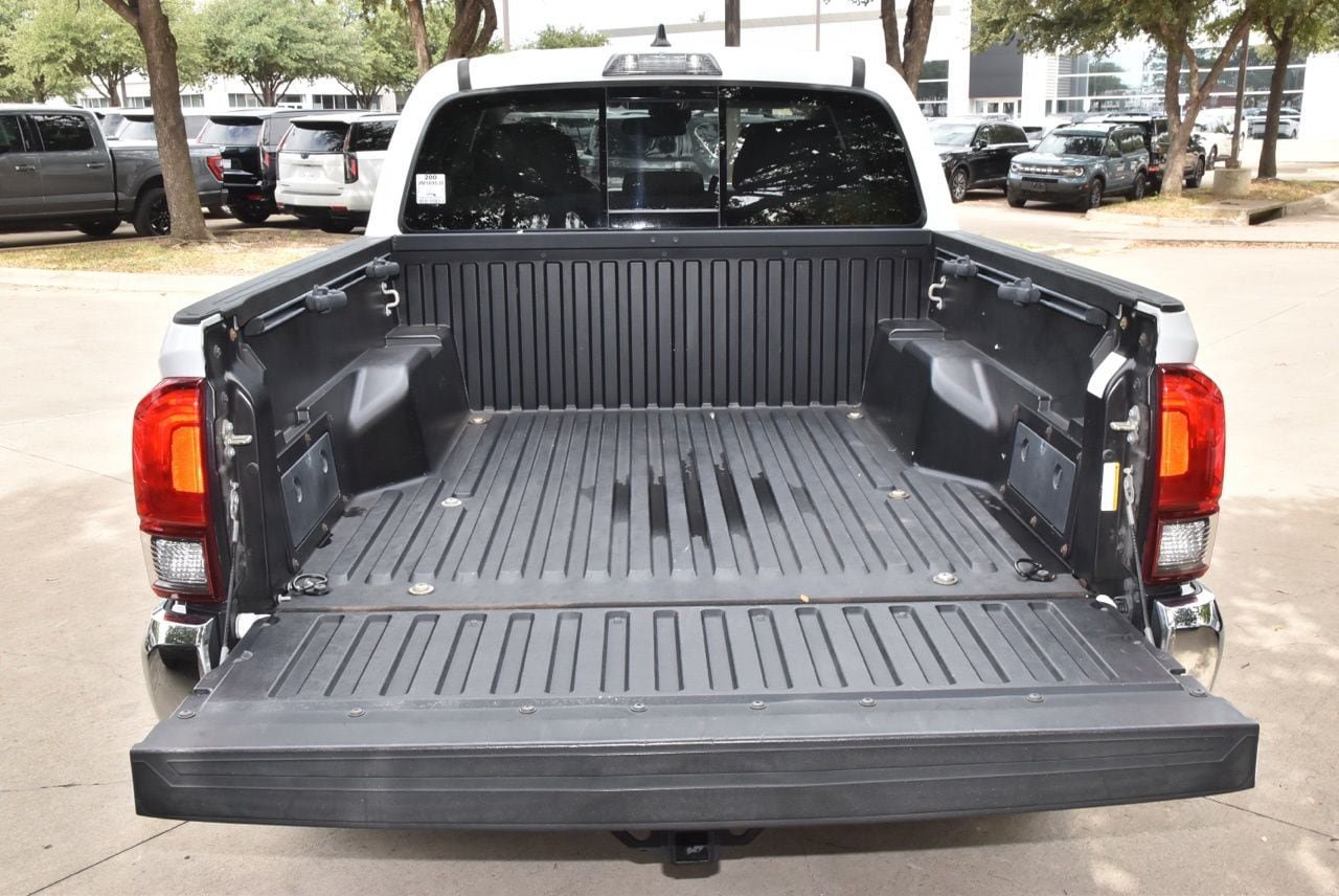 Used 2018 Toyota Tacoma SR5 AWD/4WD image 34