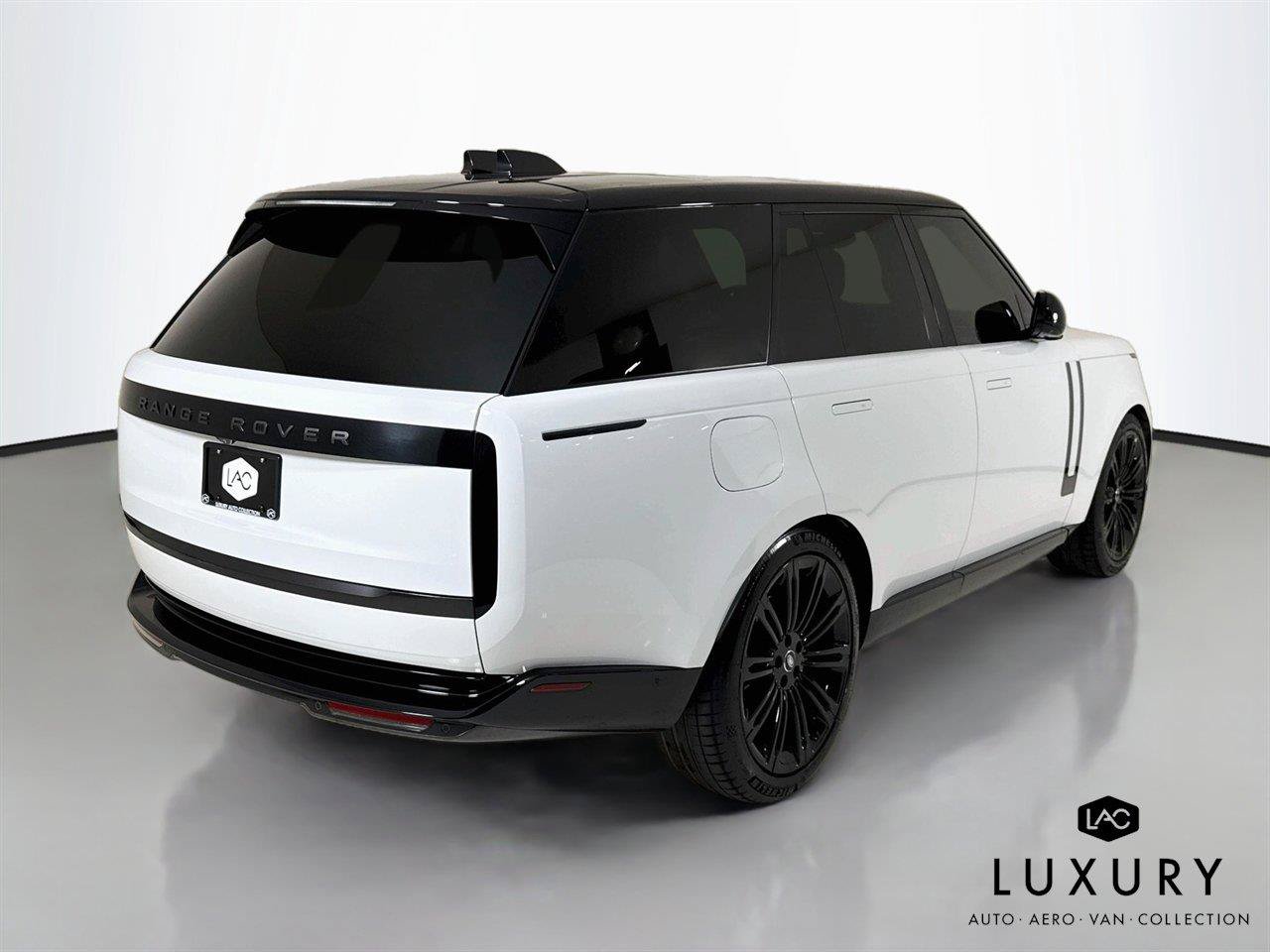 Used 2024 Land Rover Range Rover SE AWD/4WD image 6