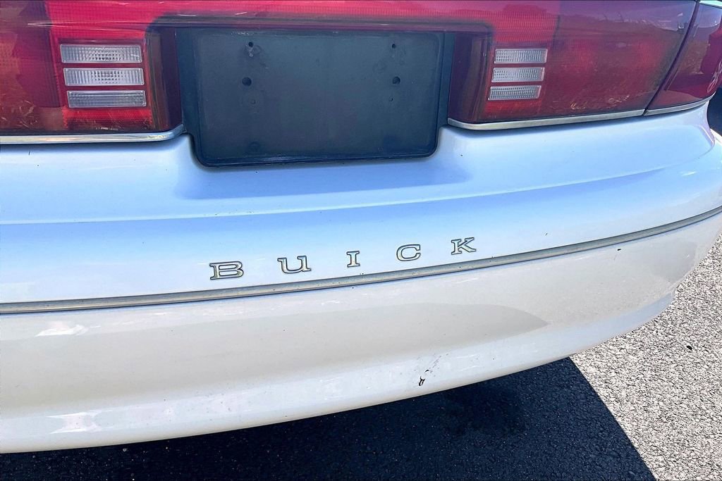 Used 2001 Buick Century Limited w/ Luxury Pkg FWD image 3