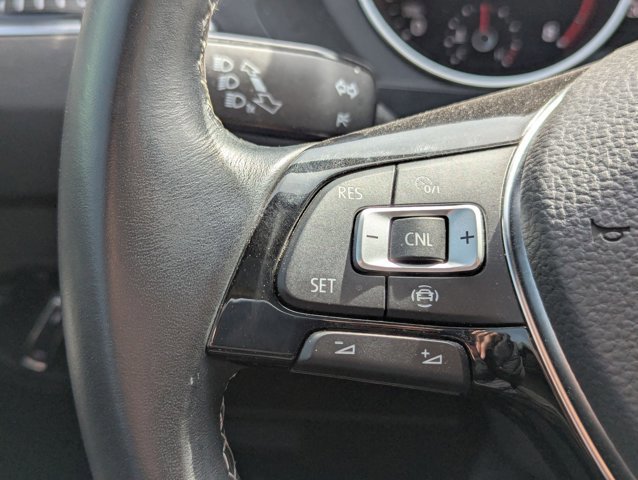 Used 2020 Volkswagen Tiguan SE R-Line image 11