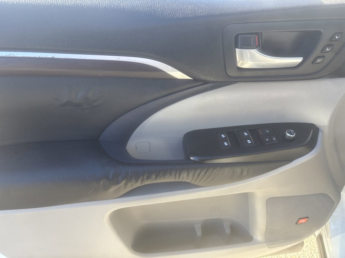 Used 2016 Toyota Highlander Limited Platinum image 6