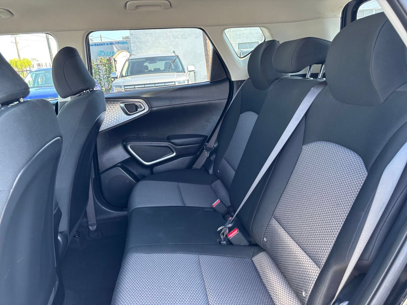 Used 2025 Kia Soul LX w/ LX Technology Package FWD image 25
