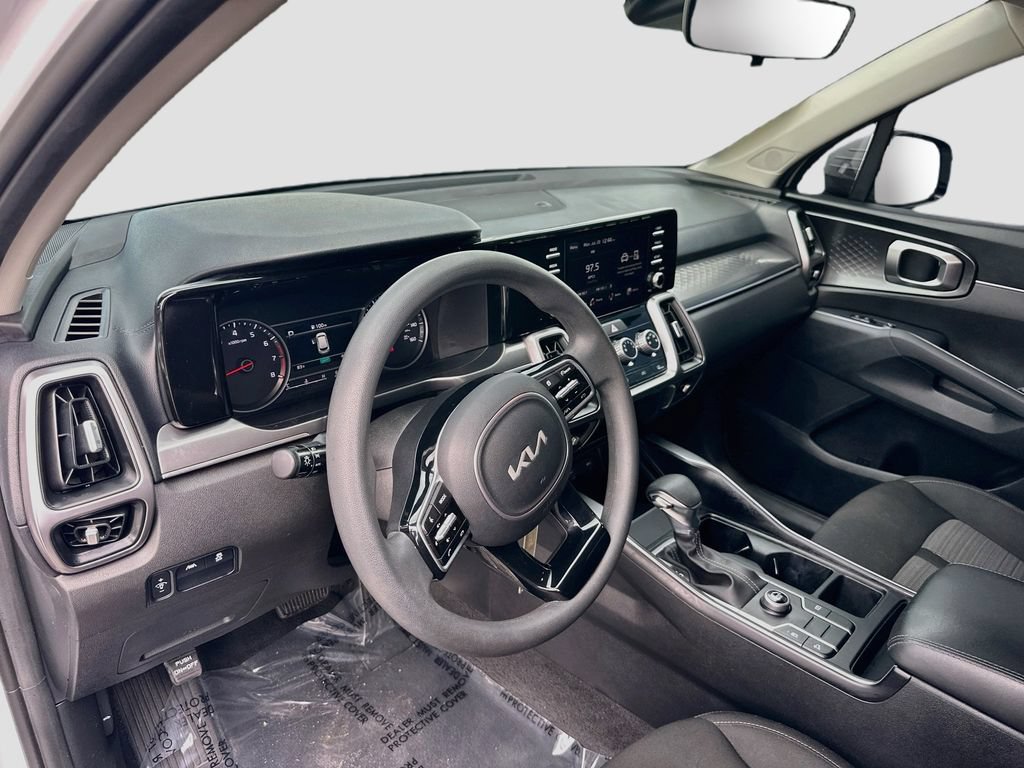 Used 2023 Kia Sorento LX FWD image 9