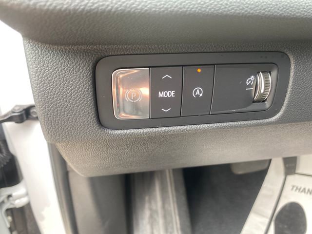 Used 2025 Chevrolet Traverse LT FWD image 38