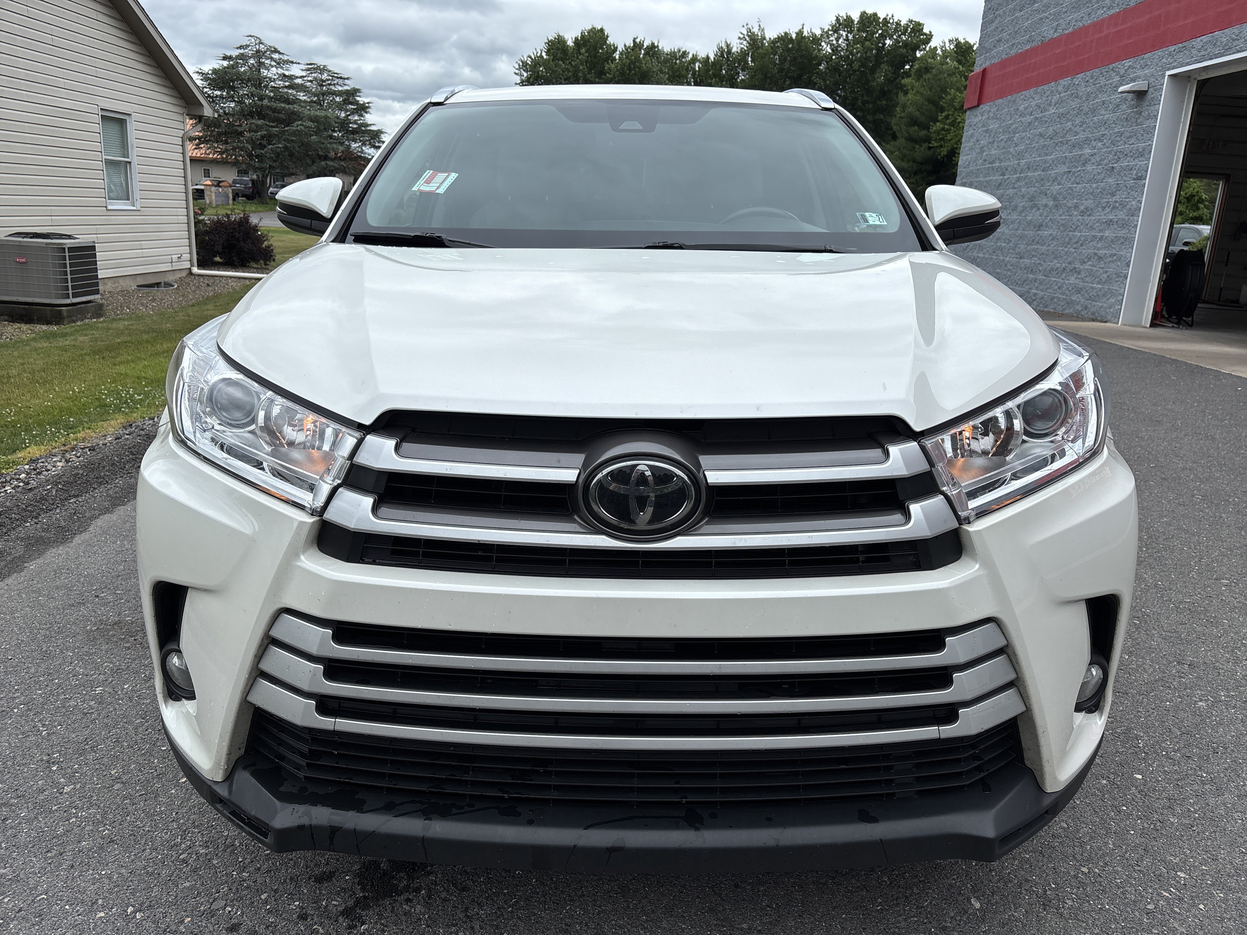 Used 2019 Toyota Highlander XLE AWD/4WD image 9