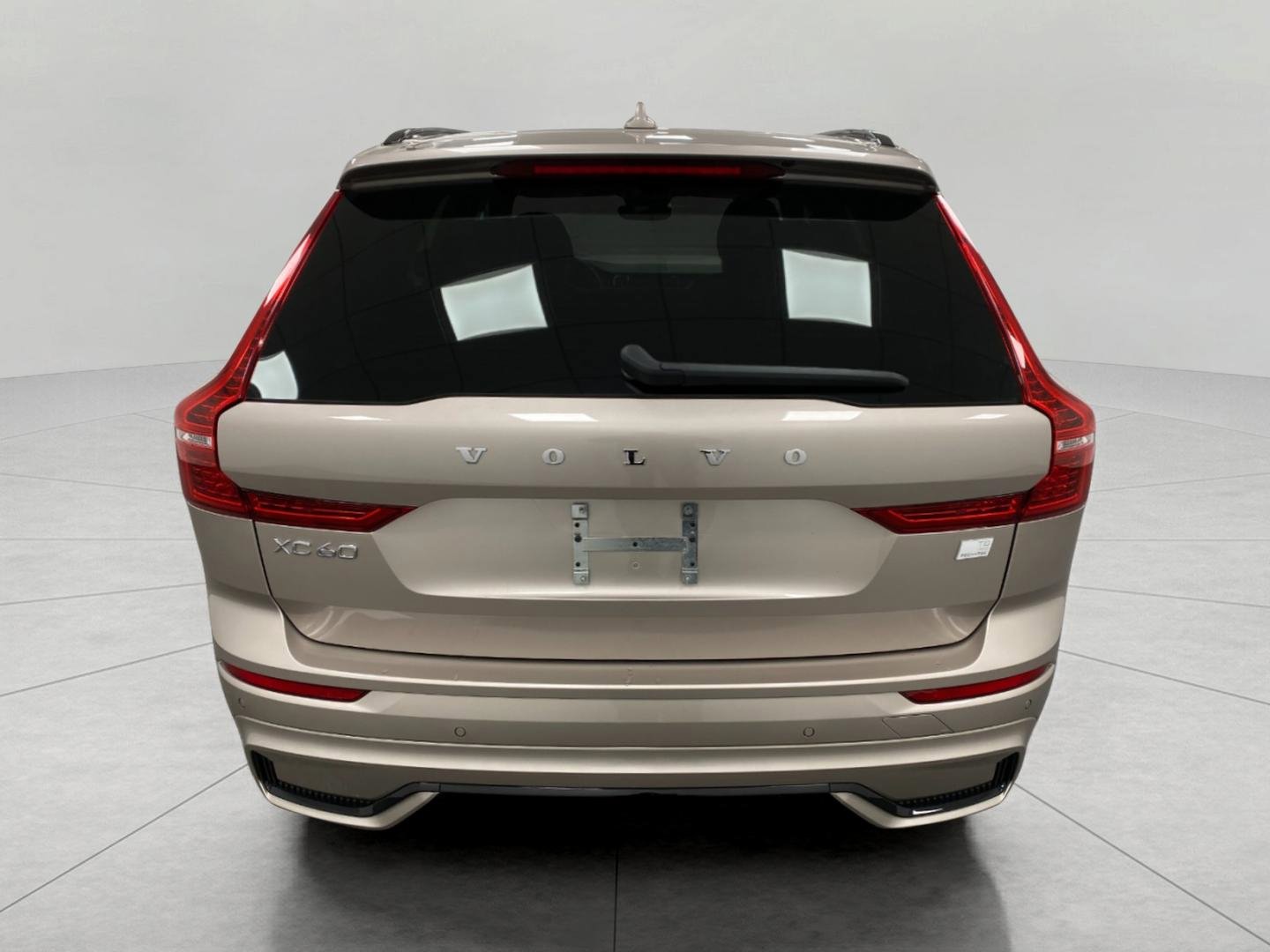 Used 2024 Volvo XC60 T8 Plus w/ Climate Package image 4