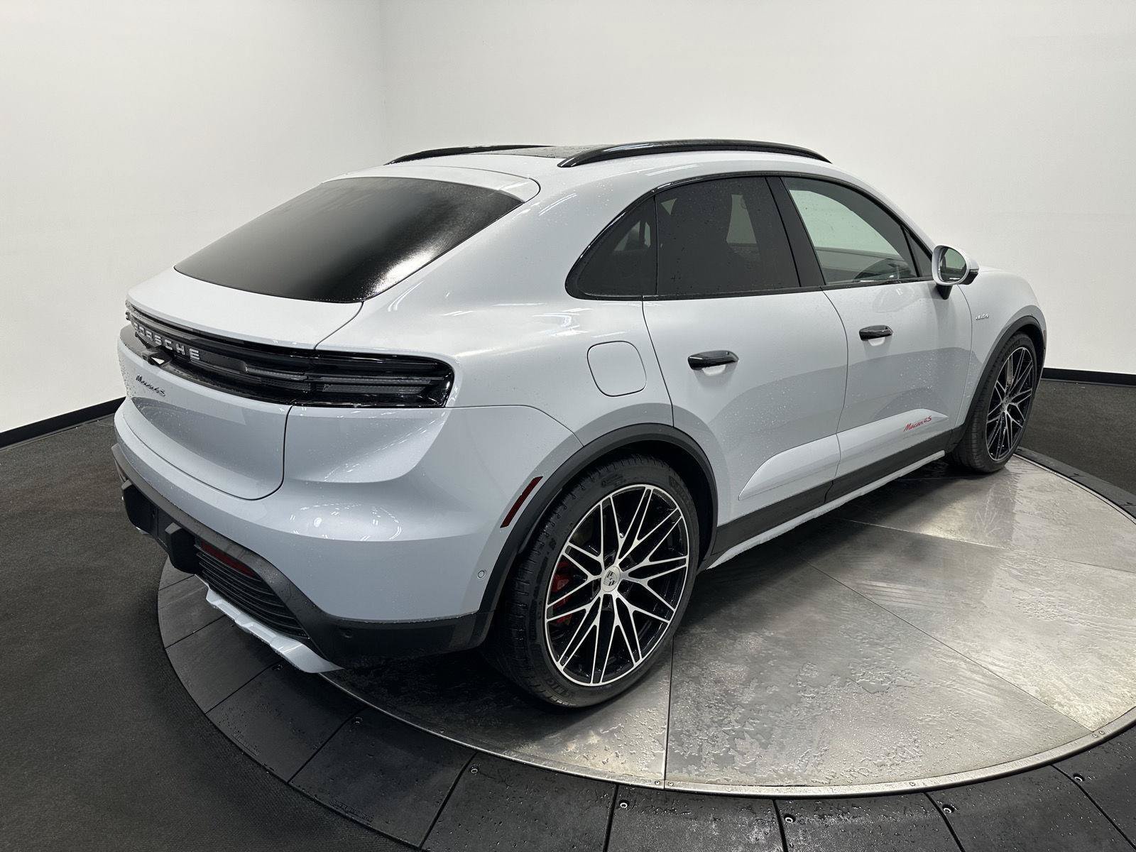 New 2026 Porsche Macan 4S Electric AWD/4WD image 7