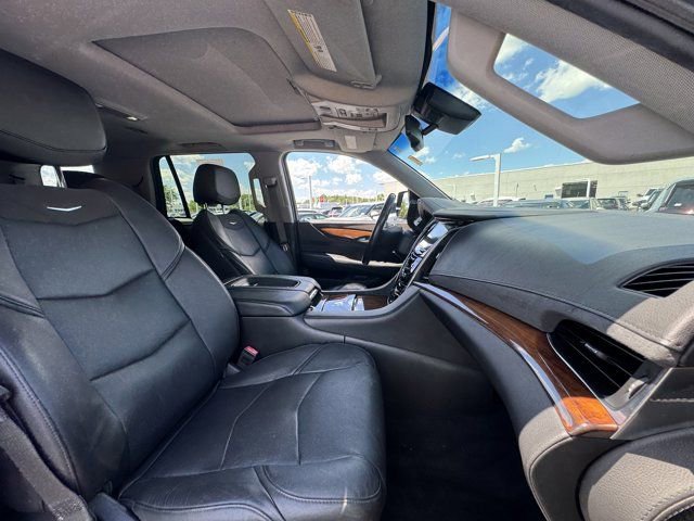 Used 2016 Cadillac Escalade Luxury AWD/4WD image 19