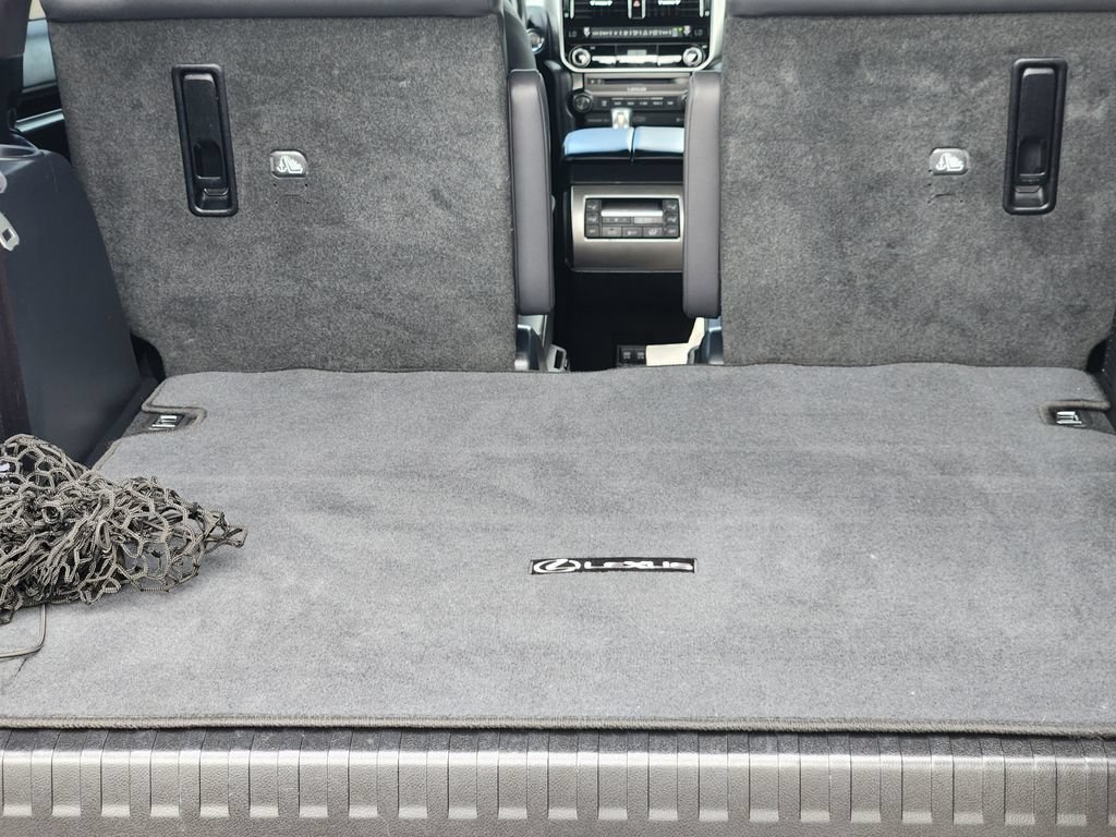 Used 2023 Lexus GX 460 Premium w/ Accessory Package AWD/4WD image 11