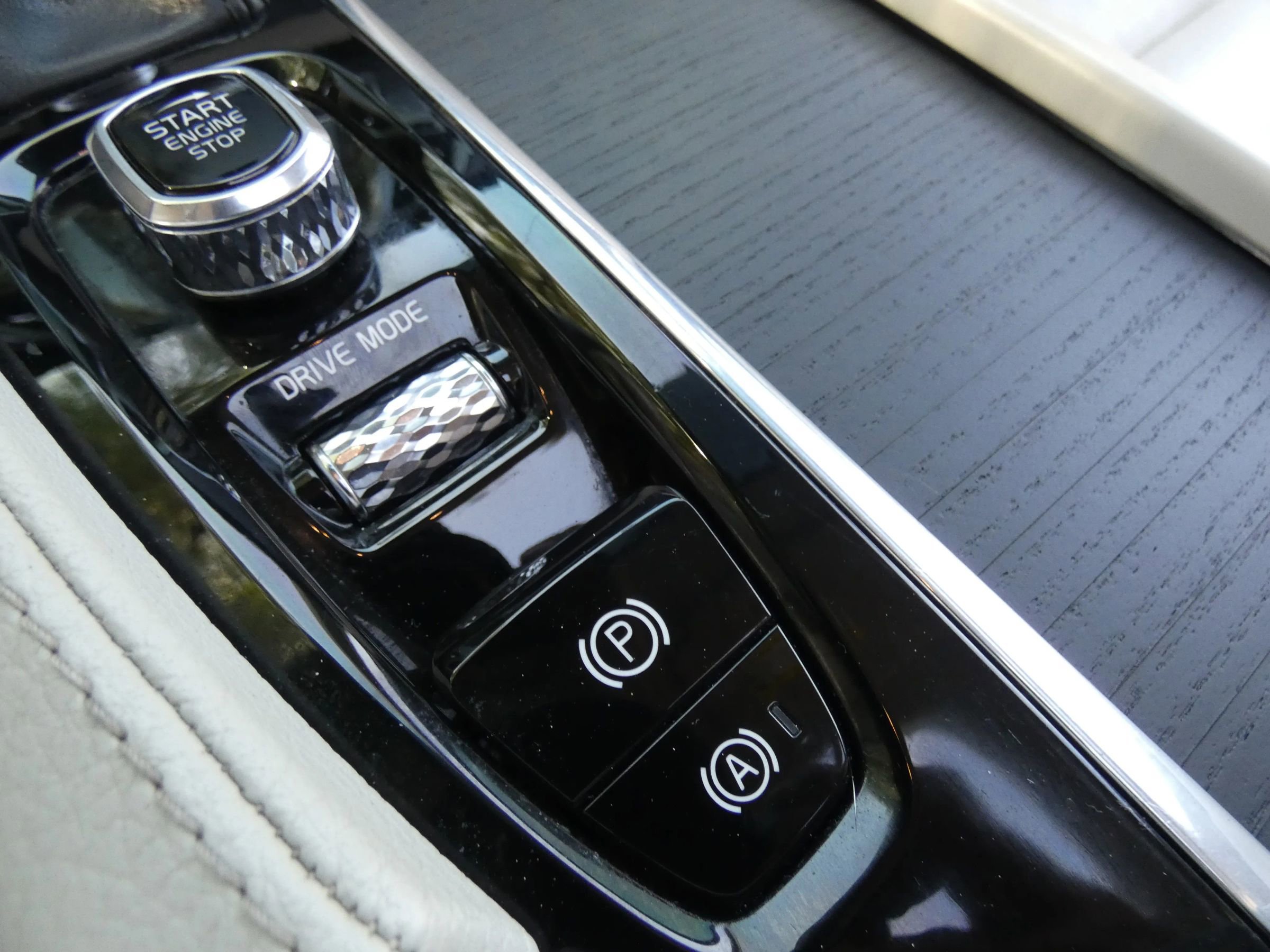 Used 2020 Volvo XC90 T6 Momentum image 69