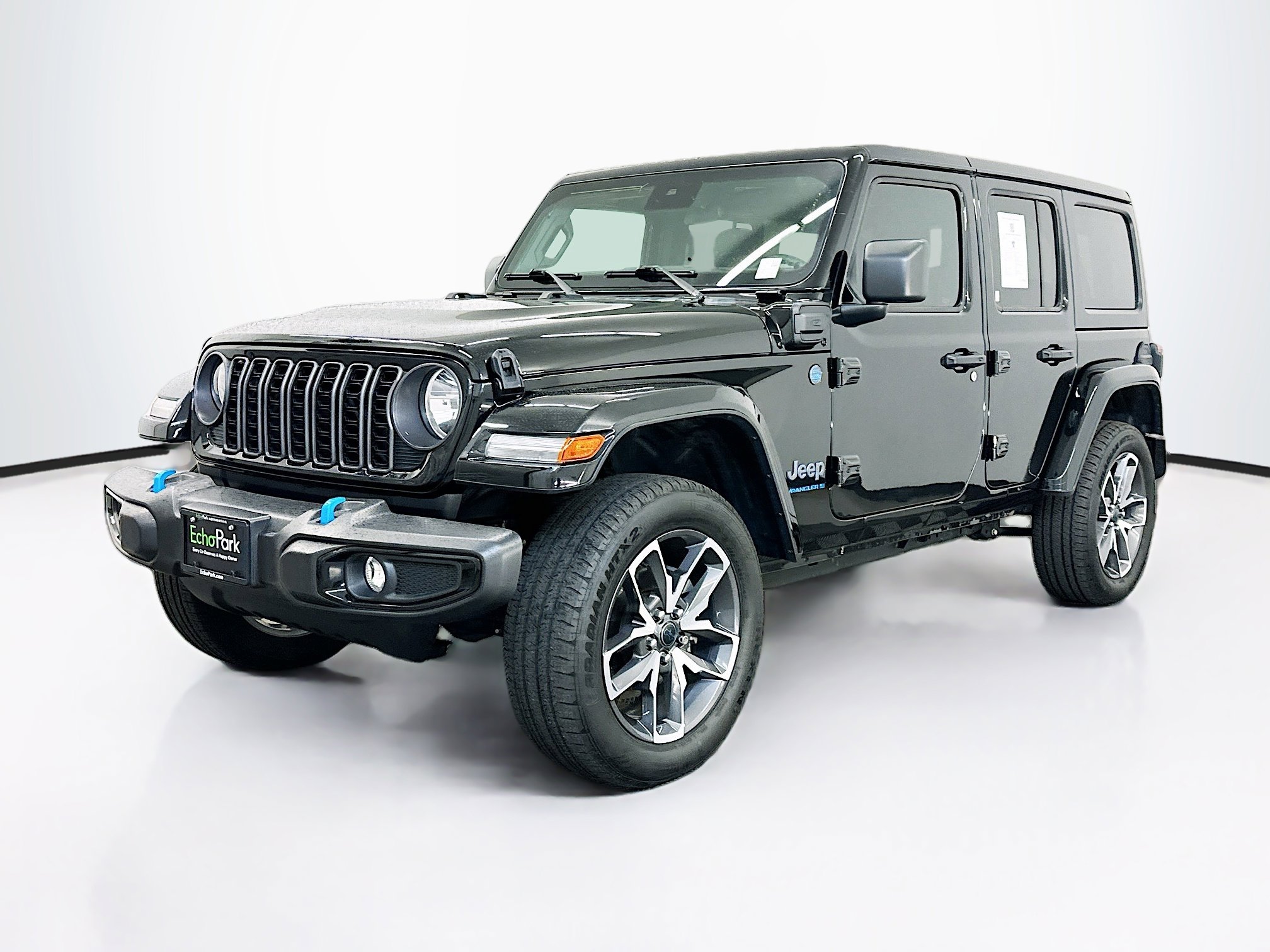 Used 2024 Jeep Wrangler Unlimited w/ Convenience Group AWD/4WD image 3
