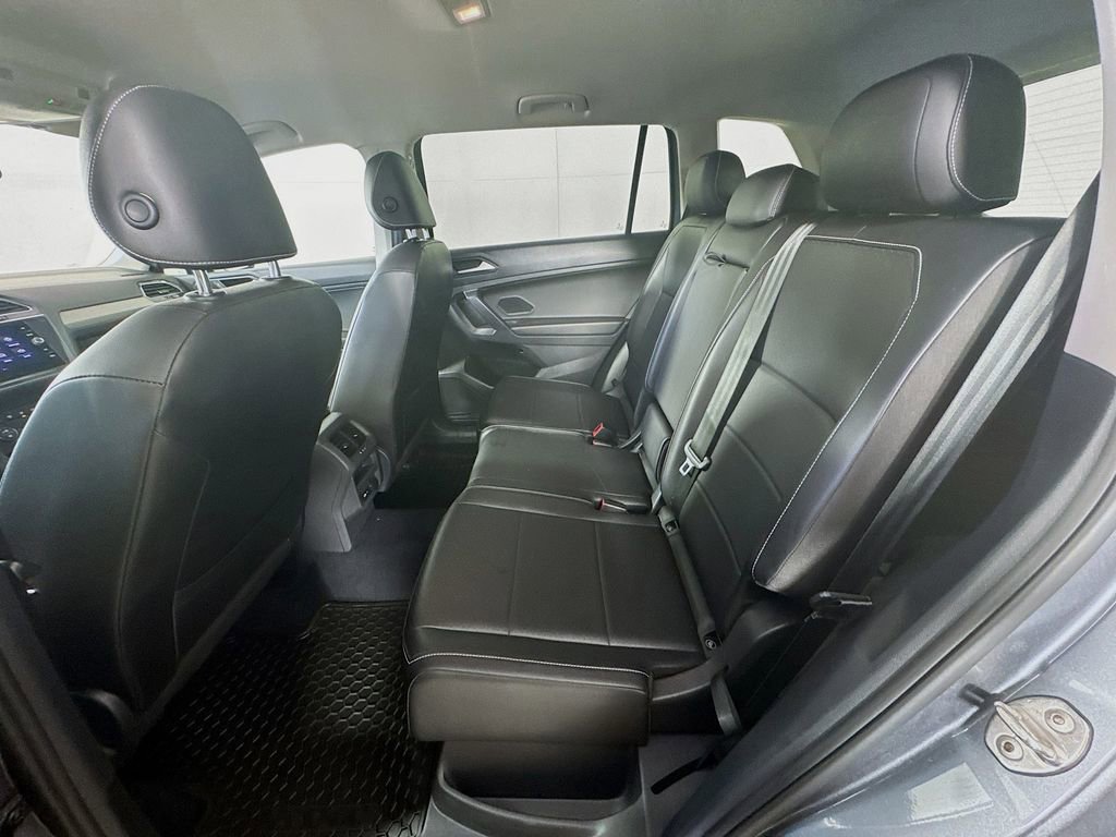 Used 2021 Volkswagen Tiguan SE image 28