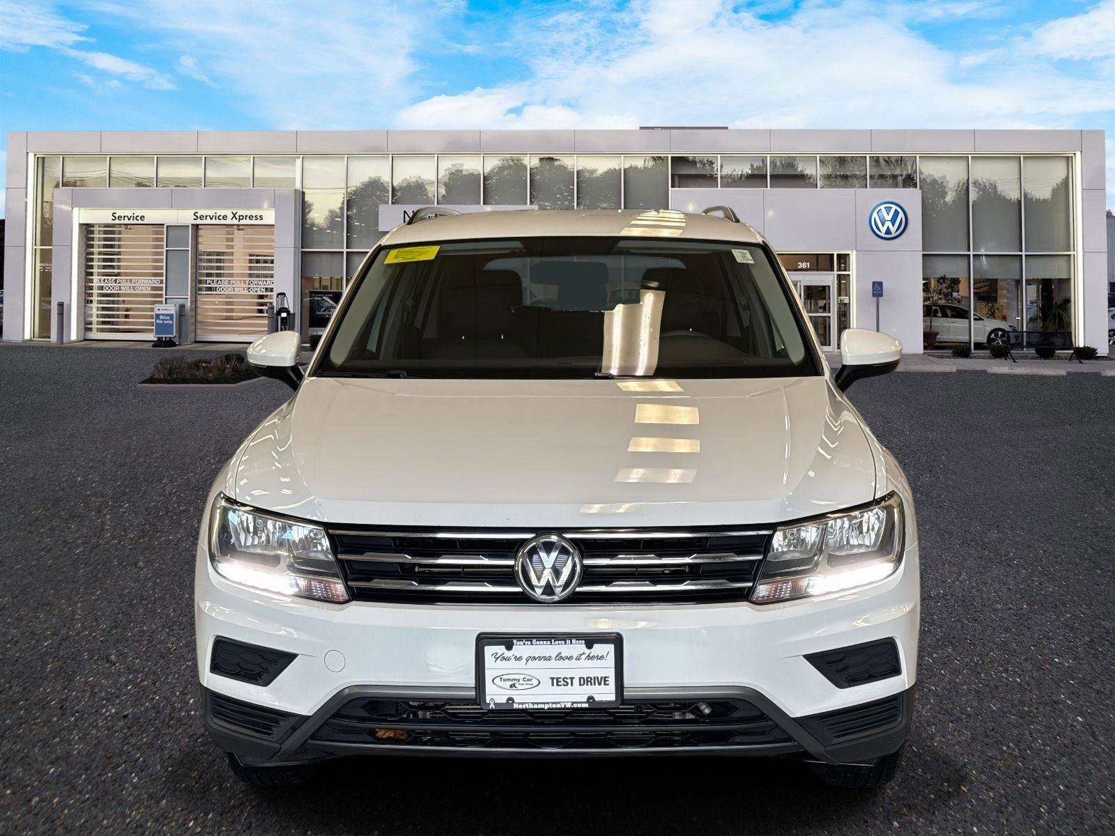 Used 2018 Volkswagen Tiguan S image 2