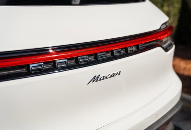 Used 2024 Porsche Macan T w/ Premium Plus Package image 15