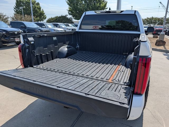 Used 2025 Toyota Tundra Limited AWD/4WD image 29