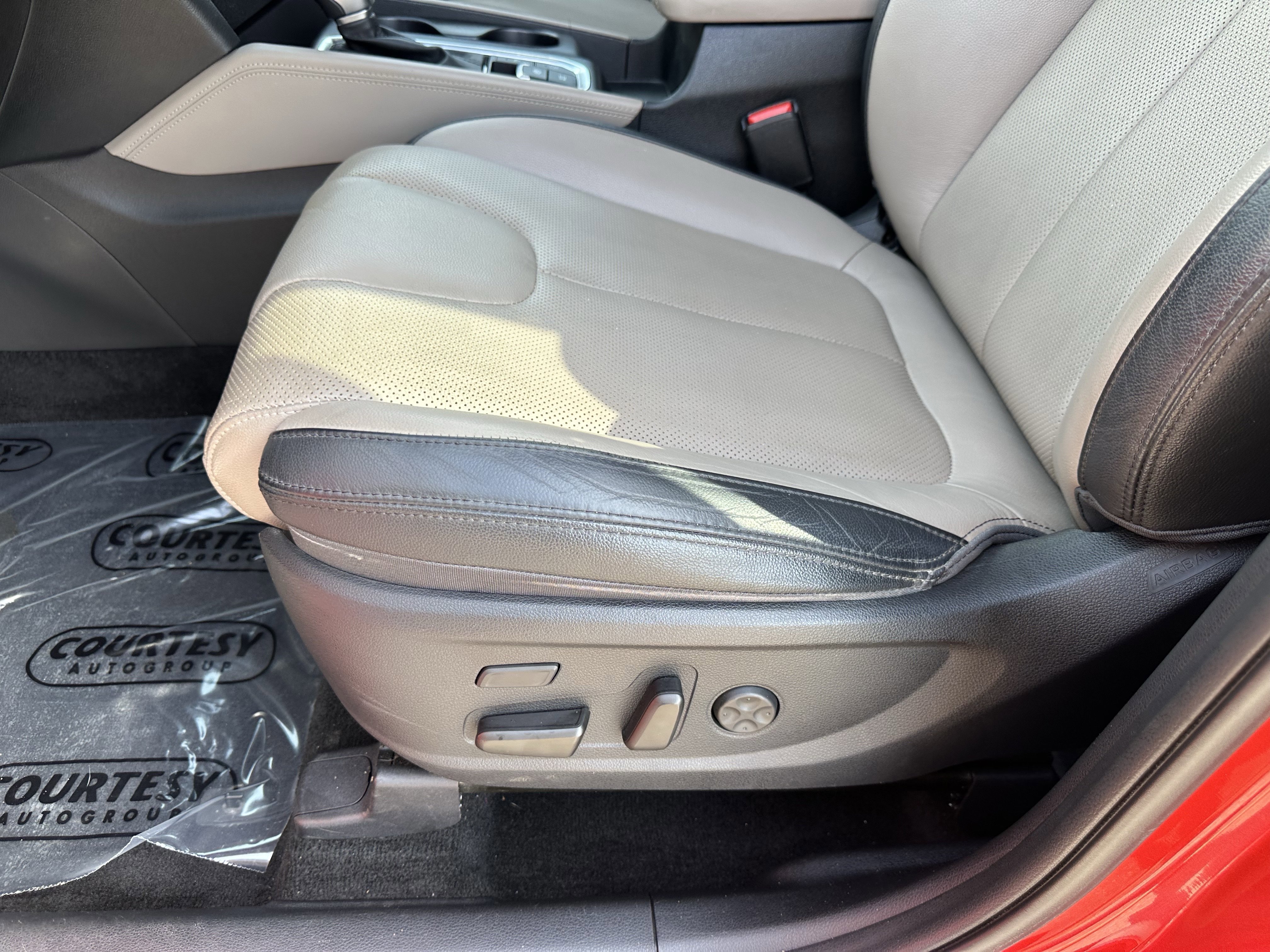 Used 2020 Hyundai Santa Fe Limited image 22