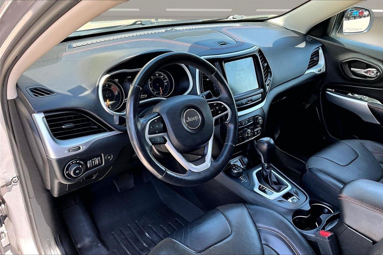 Used 2018 Jeep Cherokee Trailhawk w/ Quick Order Package 27L AWD/4WD image 18