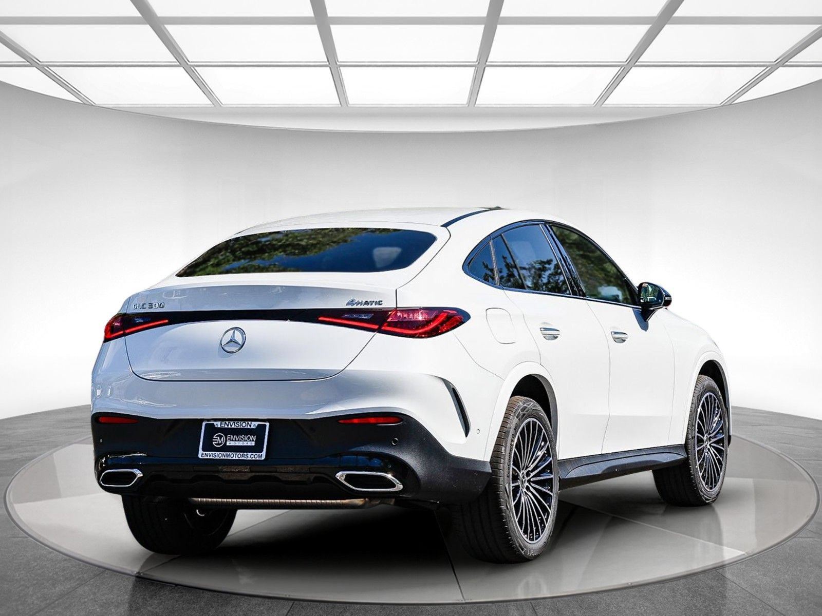 Used 2025 Mercedes-Benz GLC 300 4MATIC image 4