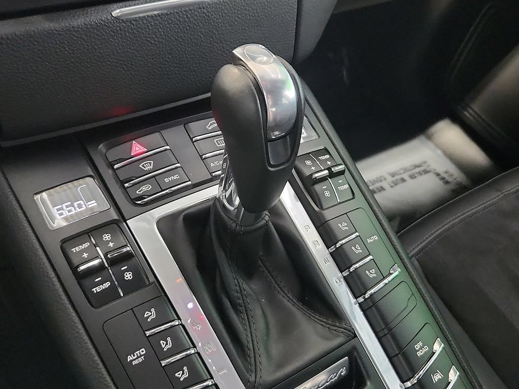 Used 2018 Porsche Macan AWD/4WD image 14