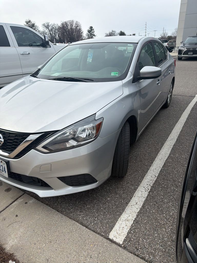 Used 2019 Nissan Sentra SV image 1