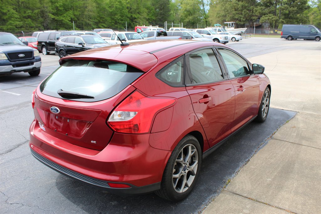 Used 2014 Ford Focus SE w/ Equipment Group 201A FWD image 3