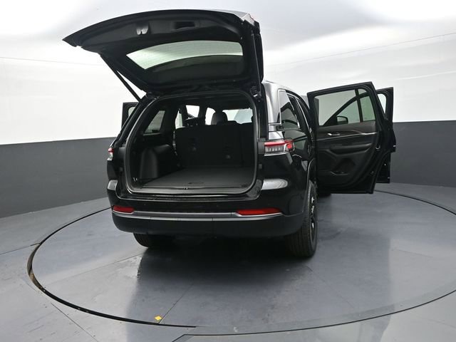 New 2026 Jeep Grand Cherokee Altitude AWD/4WD image 40