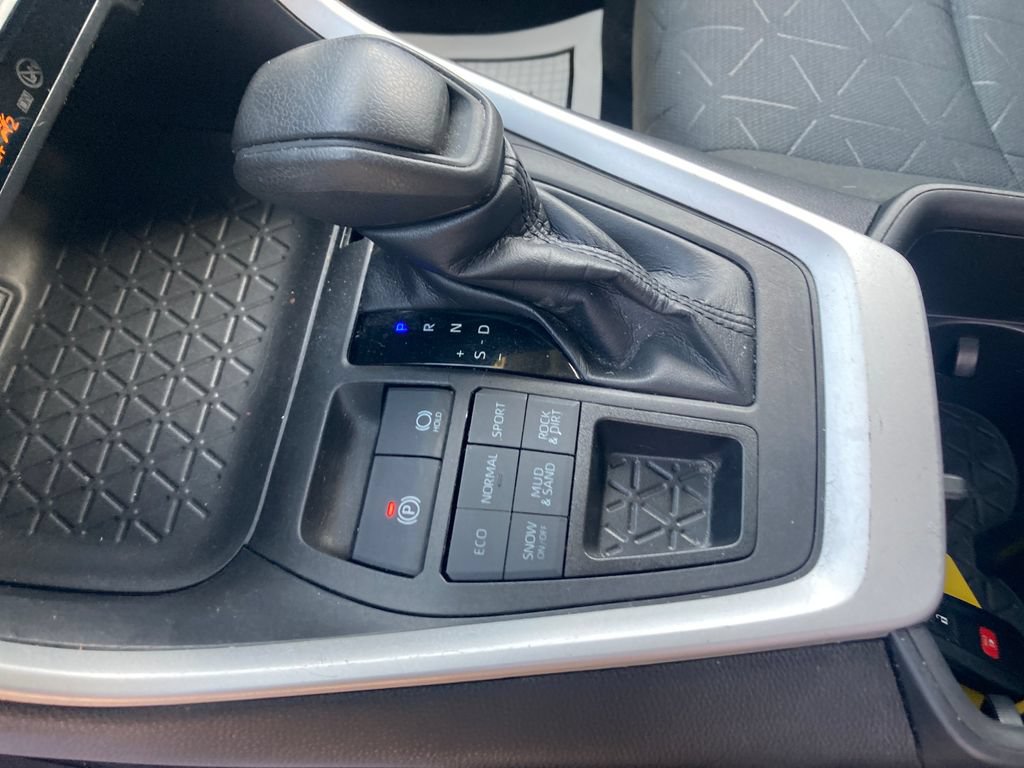 Used 2022 Toyota RAV4 XLE AWD/4WD image 30