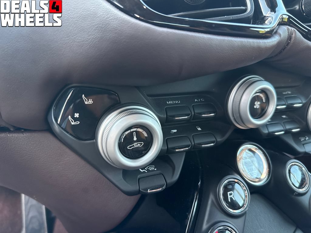 Used 2021 Aston Martin V8 Vantage Roadster RWD image 29
