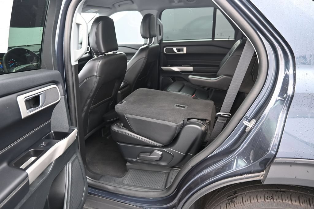 Used 2023 Ford Explorer XLT w/ Equipment Group 202A AWD/4WD image 17