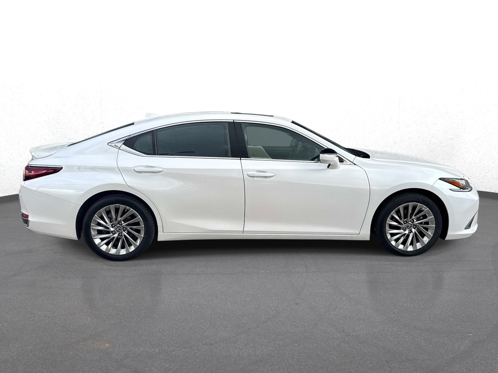 Certified 2023 Lexus ES 300h Ultra Luxury w/ Accessory Package (Z2) FWD image 2