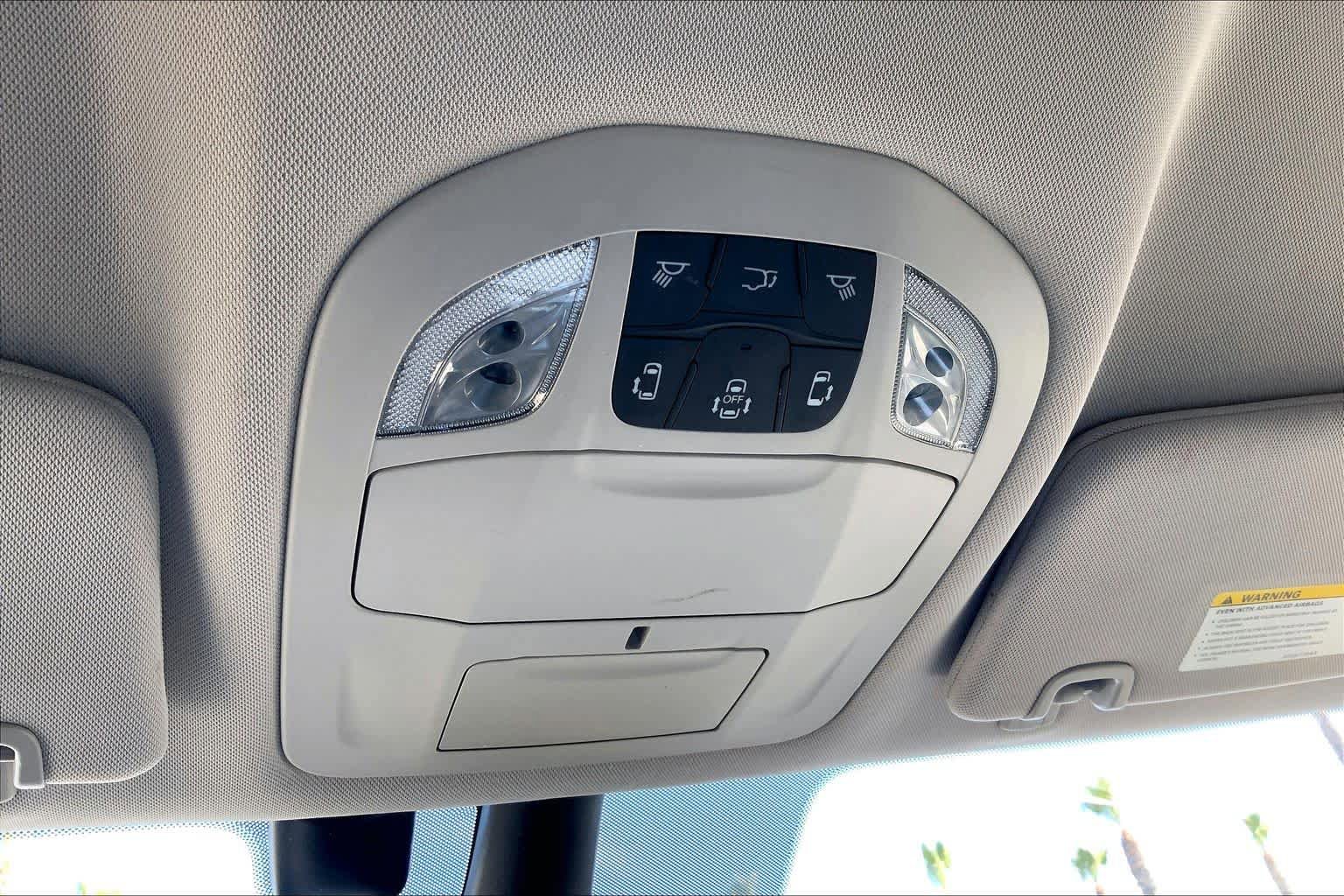 Used 2019 Chrysler Pacifica Limited w/ Advanced Safetytec Group FWD image 31