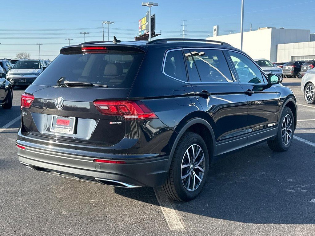 Used 2019 Volkswagen Tiguan SE w/ Panoramic Sunroof Package image 5