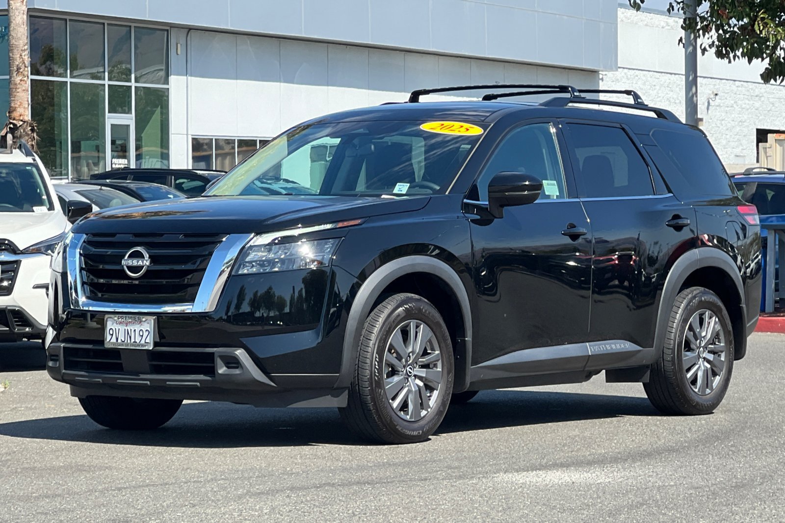 Certified 2025 Nissan Pathfinder SV FWD image 8