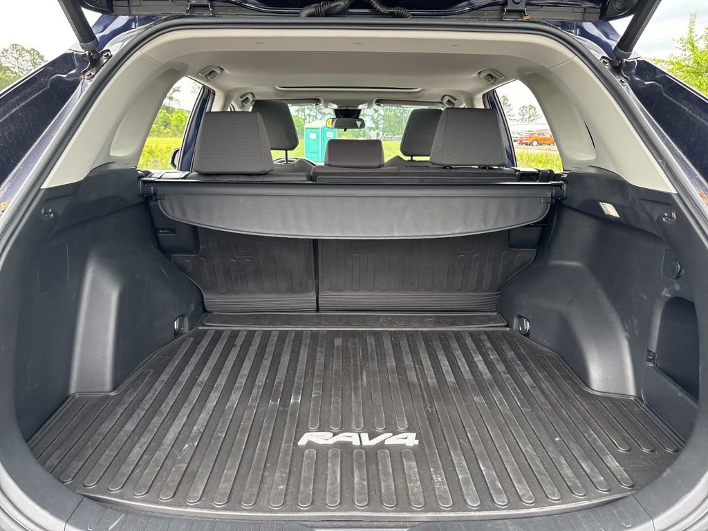 Used 2022 Toyota RAV4 XLE FWD image 31