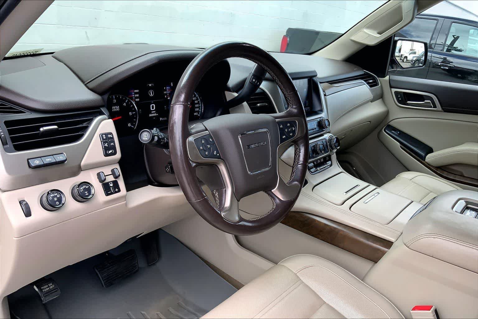 Used 2018 GMC Yukon XL Denali w/ Denali Ultimate Package AWD/4WD image 2