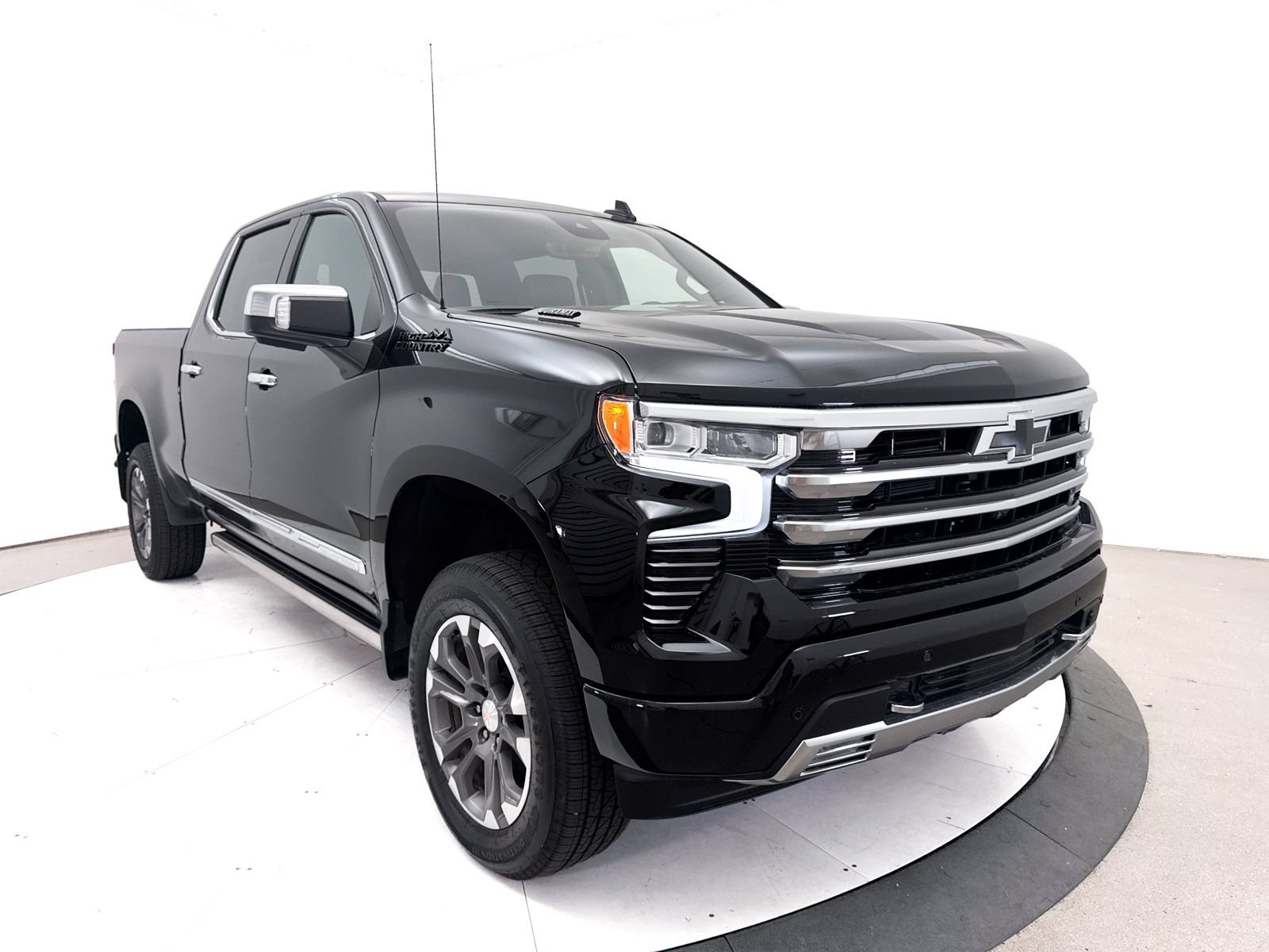 Used 2024 Chevrolet Silverado 1500 High Country w/ Technology Package AWD/4WD image 14