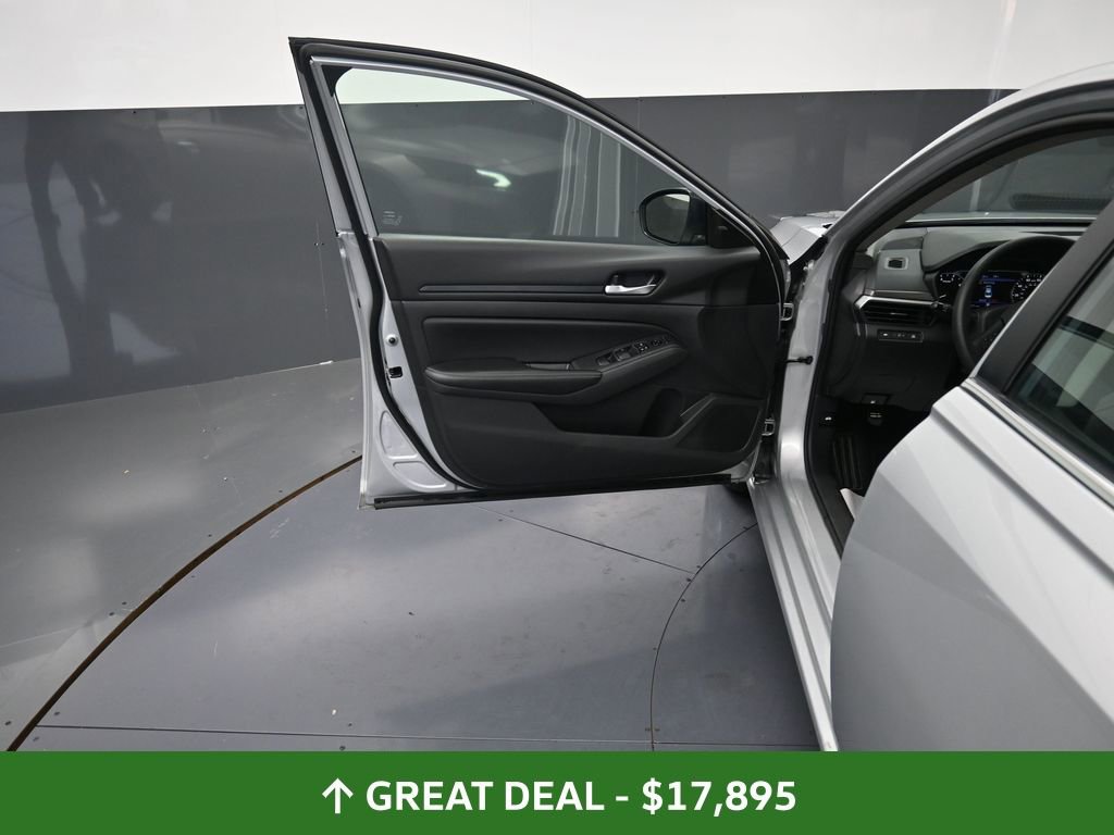 Used 2024 Nissan Altima 2.5 SV image 25