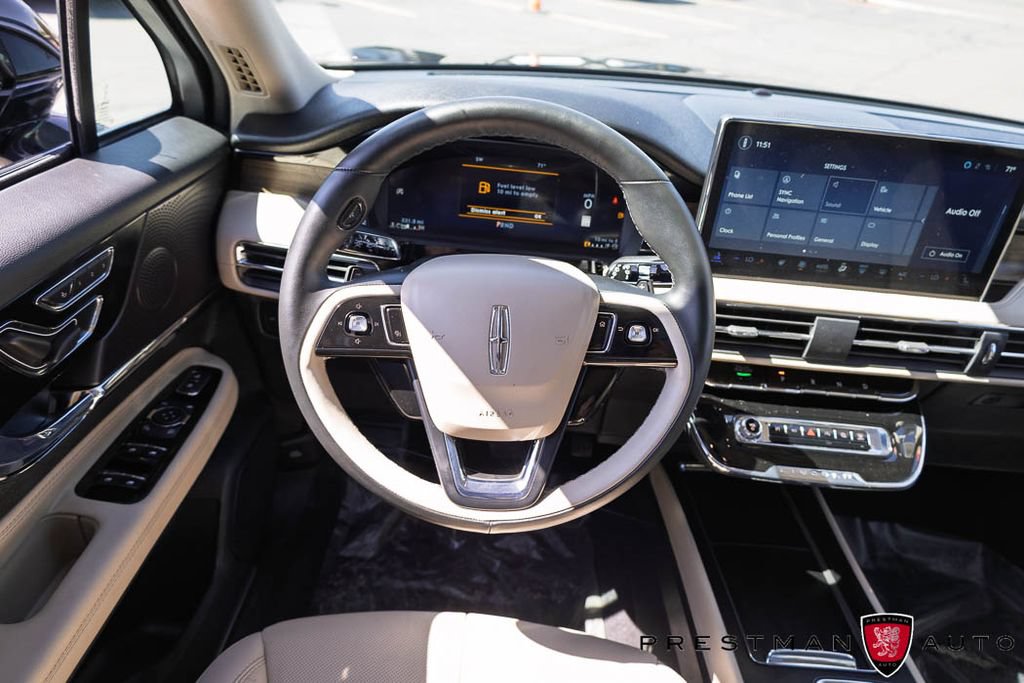 Used 2026 Lincoln Corsair Reserve AWD/4WD image 2