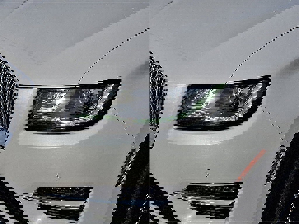 Used 2019 Lincoln MKC Reserve image 9