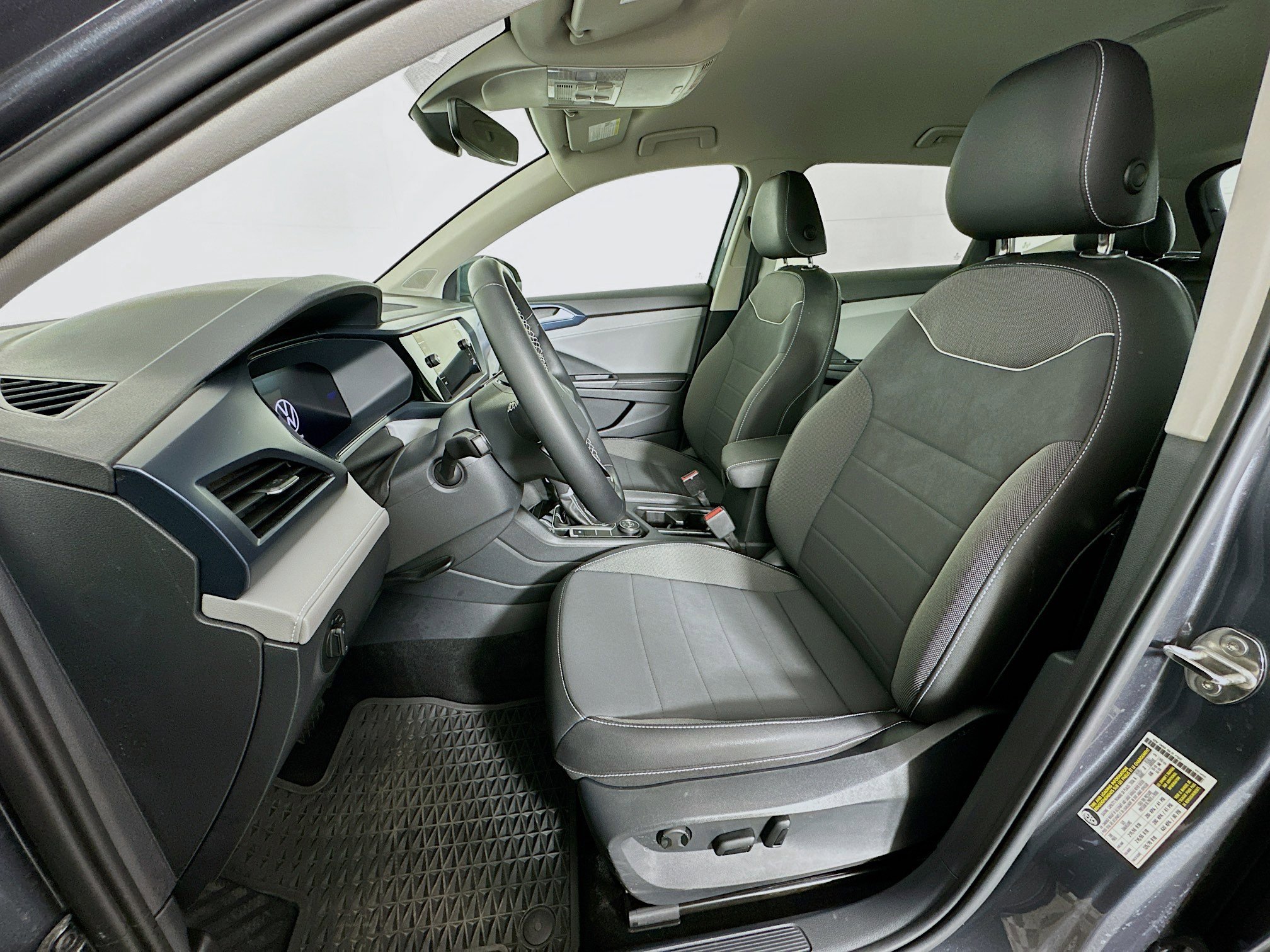 Used 2024 Volkswagen Taos SE image 13