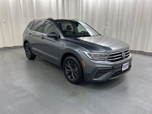 Used 2022 Volkswagen Tiguan SE w/ Panoramic Sunroof Package image 1