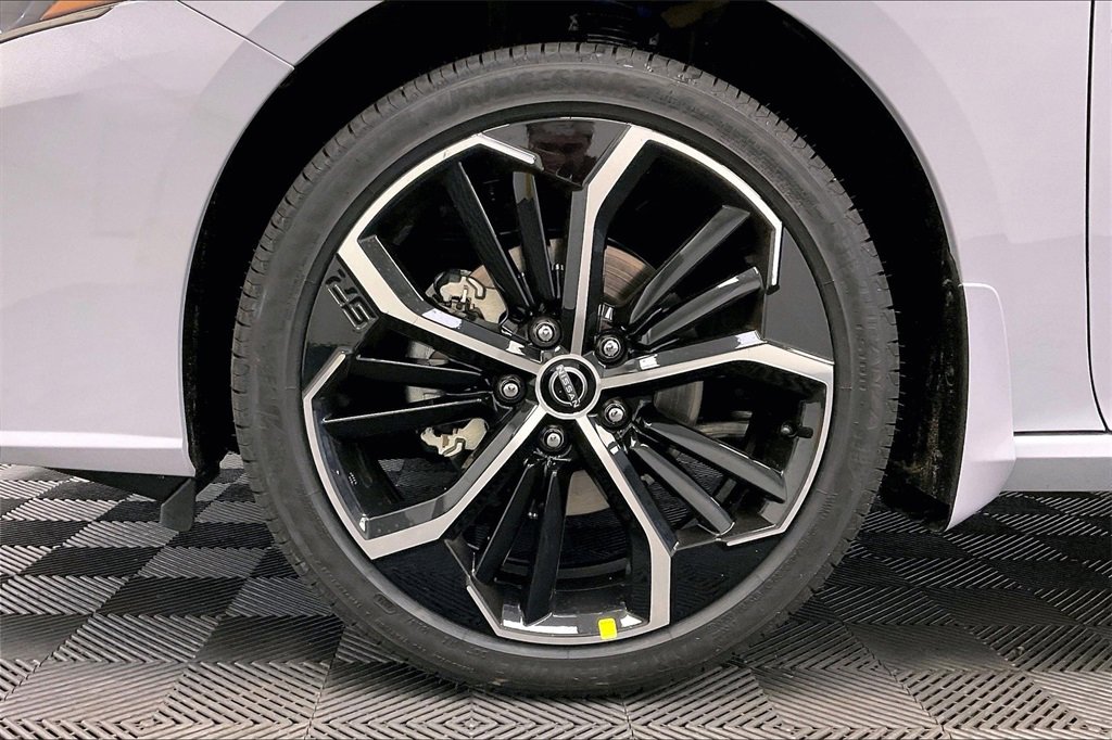 New 2025 Nissan Altima 2.5 SR image 12