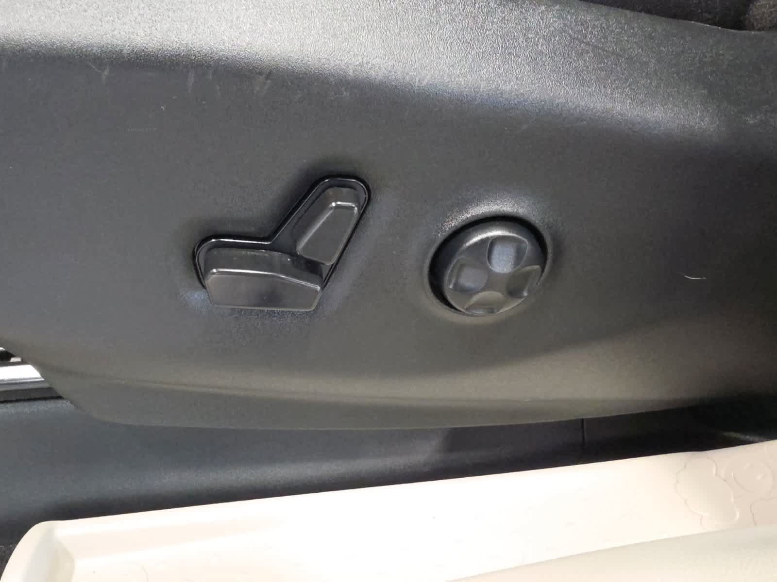 Used 2023 Chrysler Pacifica Limited FWD image 21