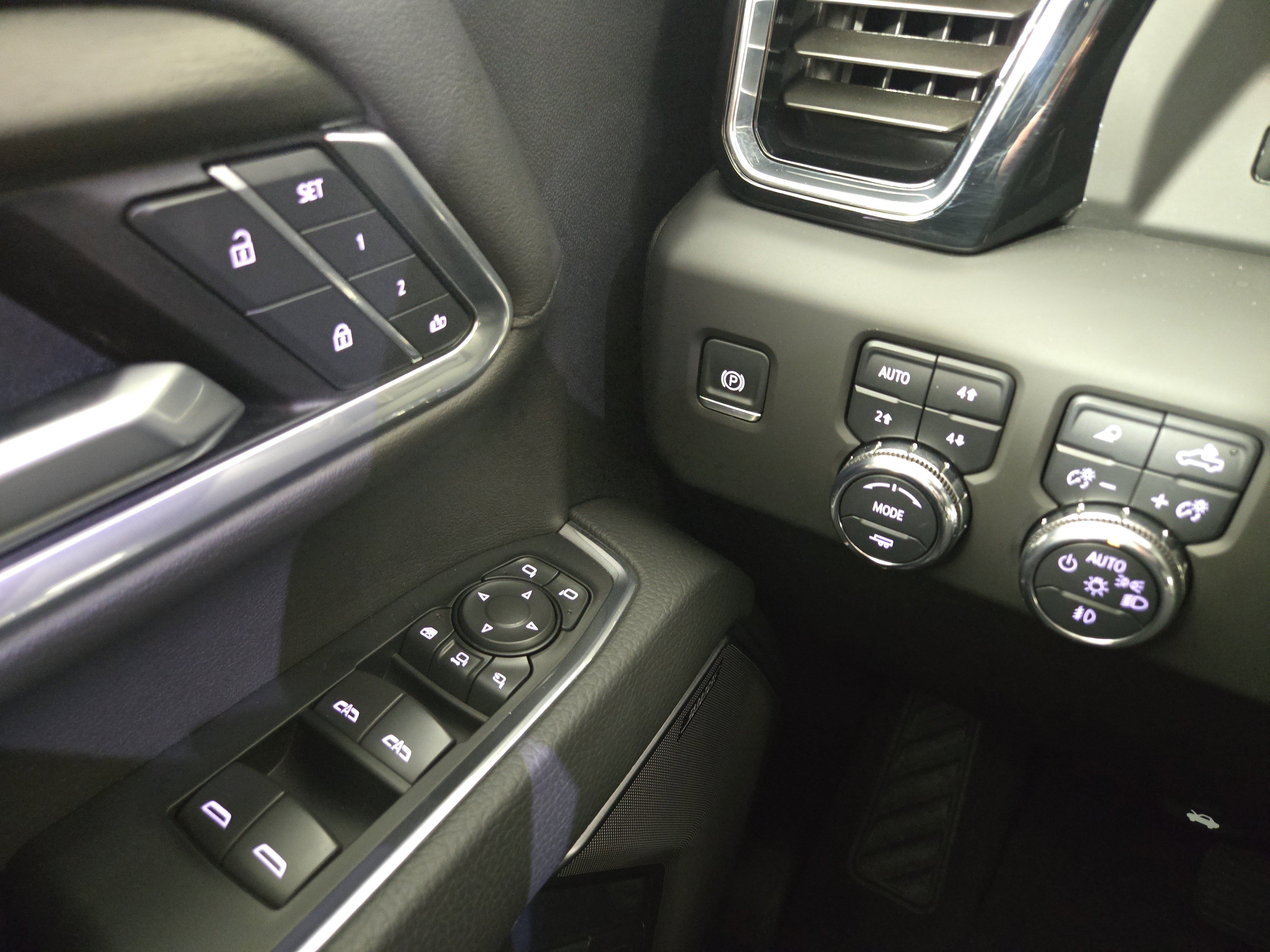 Certified 2025 GMC Sierra 3500 Denali w/ Denali Reserve Package image 31