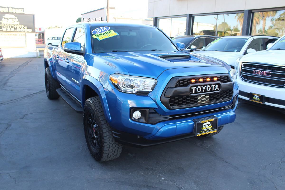 Used 2016 Toyota Tacoma TRD Sport w/ Towing Package RWD image 8